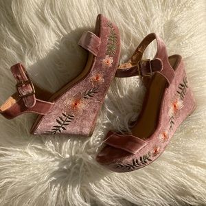 Size 6 Pink Velvet Embroidered Heels